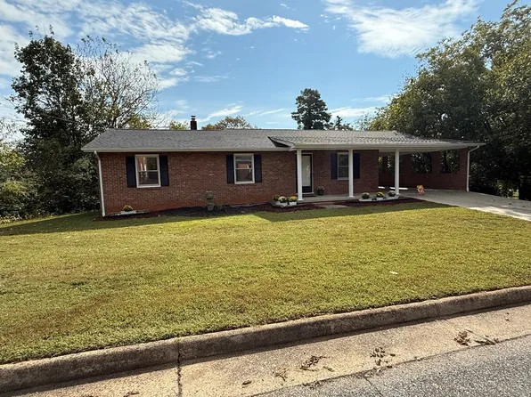 104 N Franklin Blvd, Gretna, VA 24557