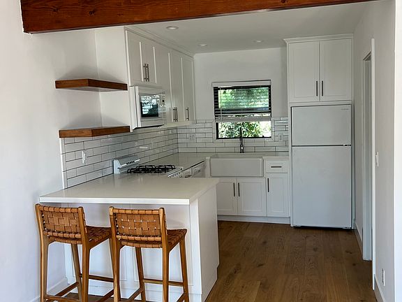 3rd image of 858 21st St APT C