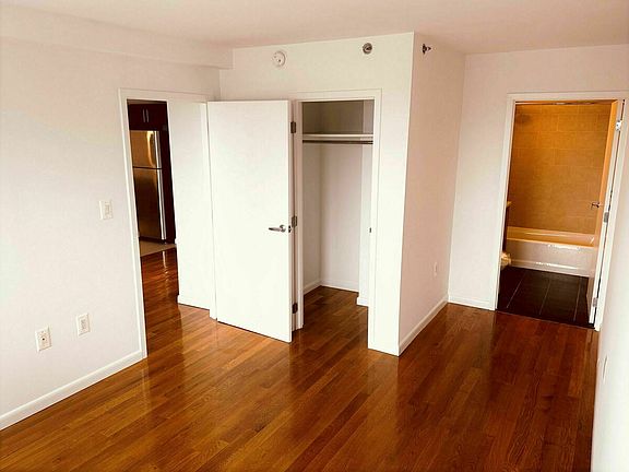 3rd image of 2638 21st St APT 9E