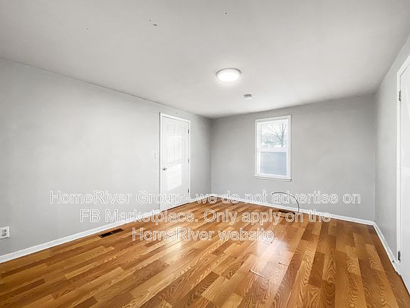 3rd image of 2604 Oak St
