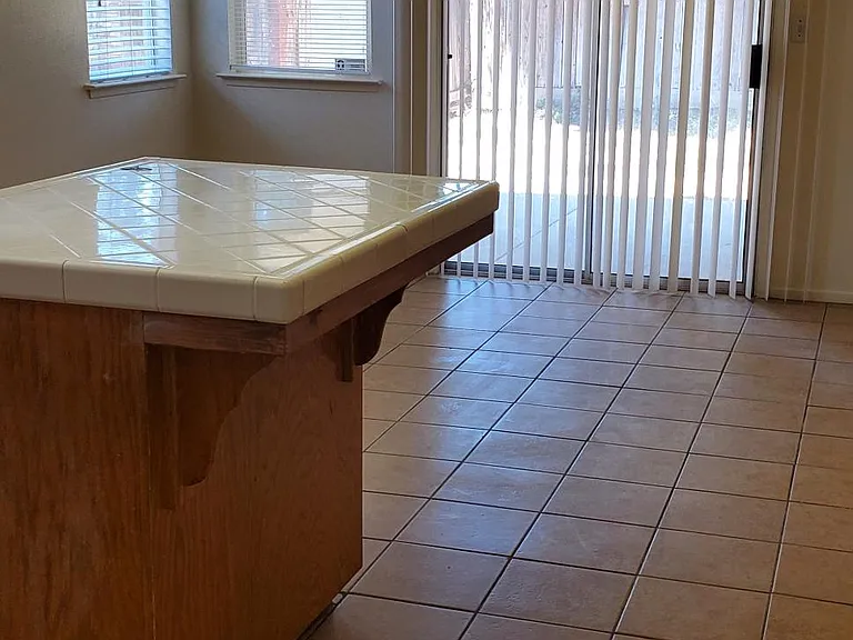 4302 W Cambridge Ave — Photo 3