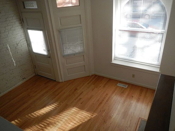 entry into livingroom