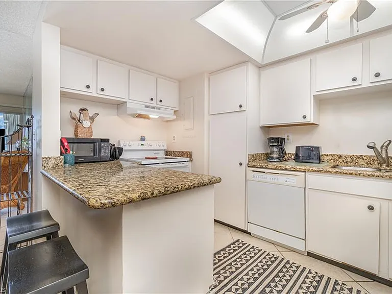 3443 Gulf Shore Blvd N #609 — Photo 6