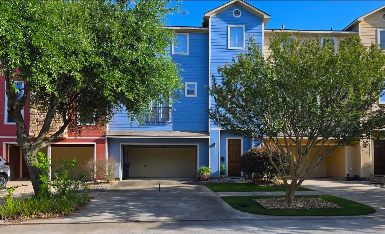 3 bed, 3.5 bath, 2886 sqft, $3,750 — Photo 2