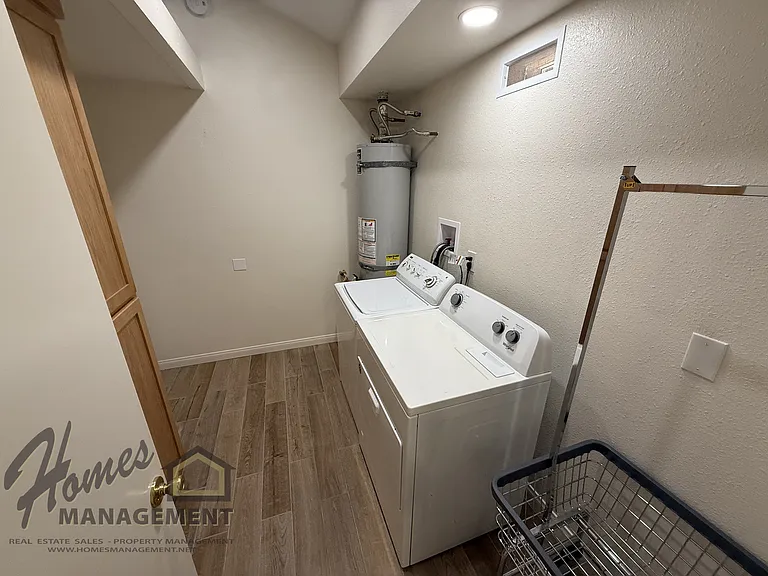 787-789 N Alda Dr — Photo 8