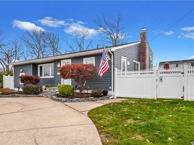 146 Fallwood Pkwy, Farmingdale, NY, 11735