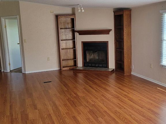 2nd image of 1209 County Road 1308