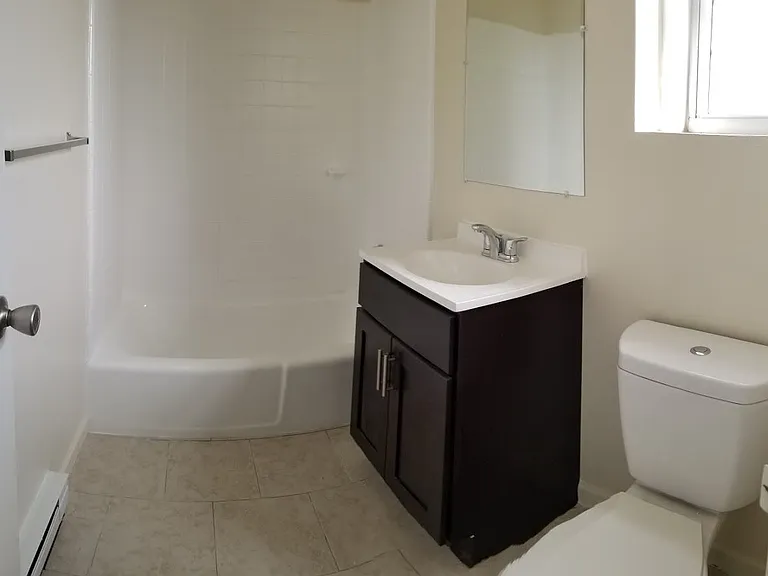 586 Main St — Photo 15
