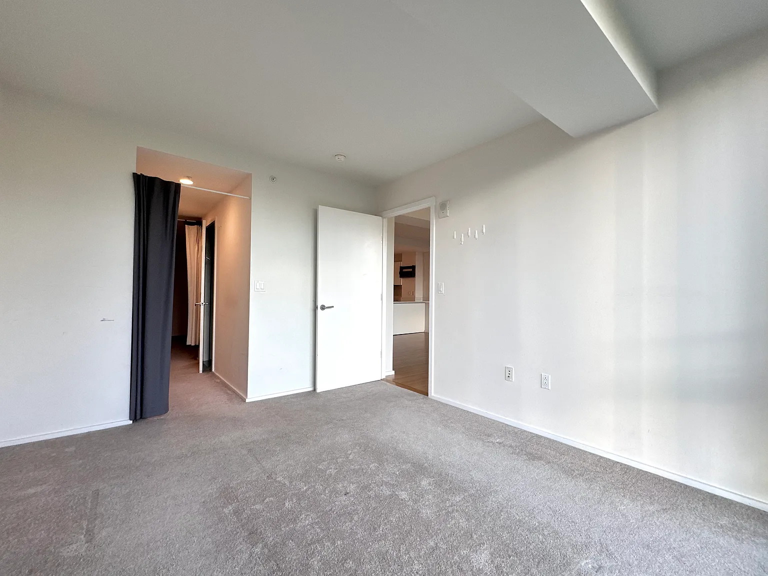 1 bed, 910 sqft, $3,300 — Photo 3