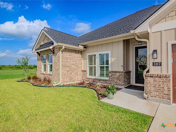 3rd image of 307 Salem Crossing Dr