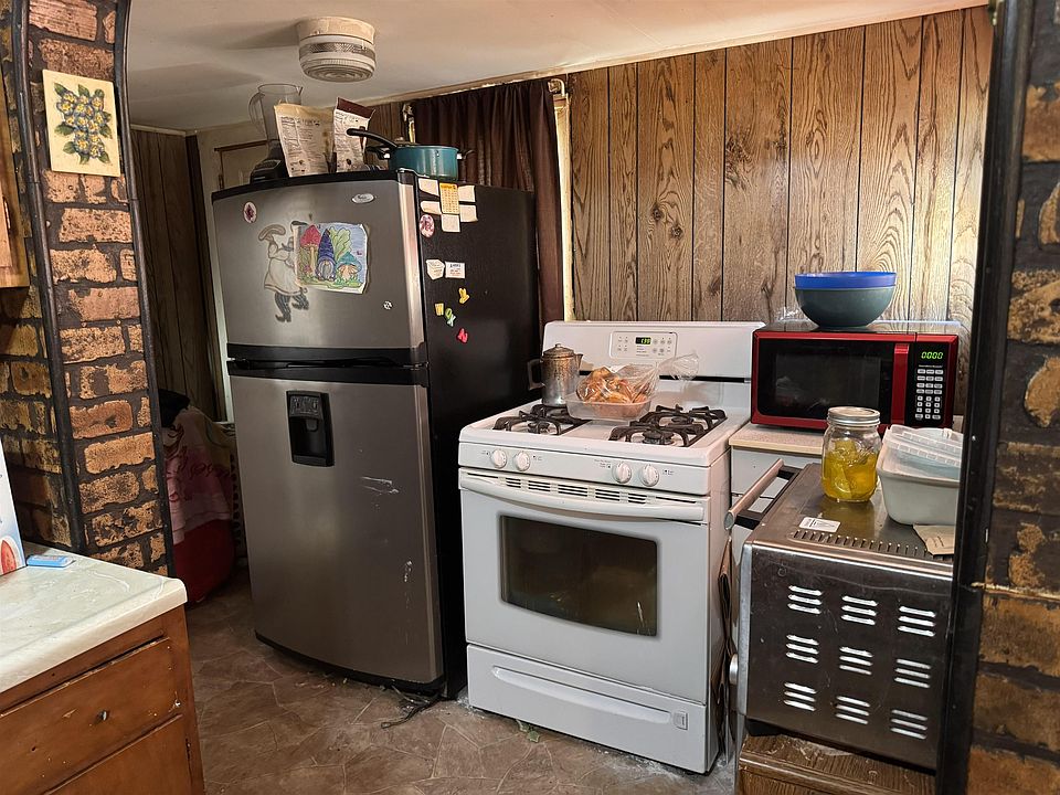 1st image of 525 Hackett St