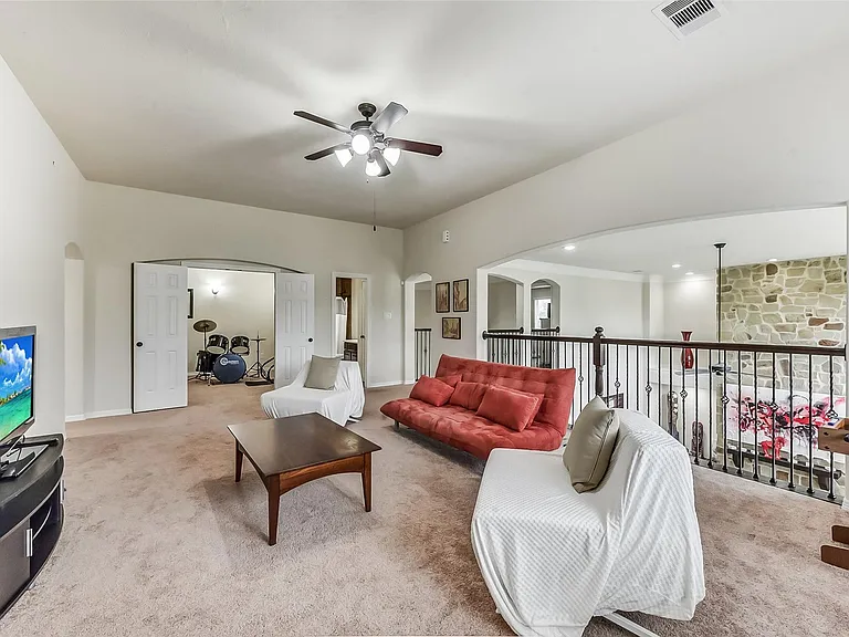 13918 Majestic Spring Ln — Photo 28