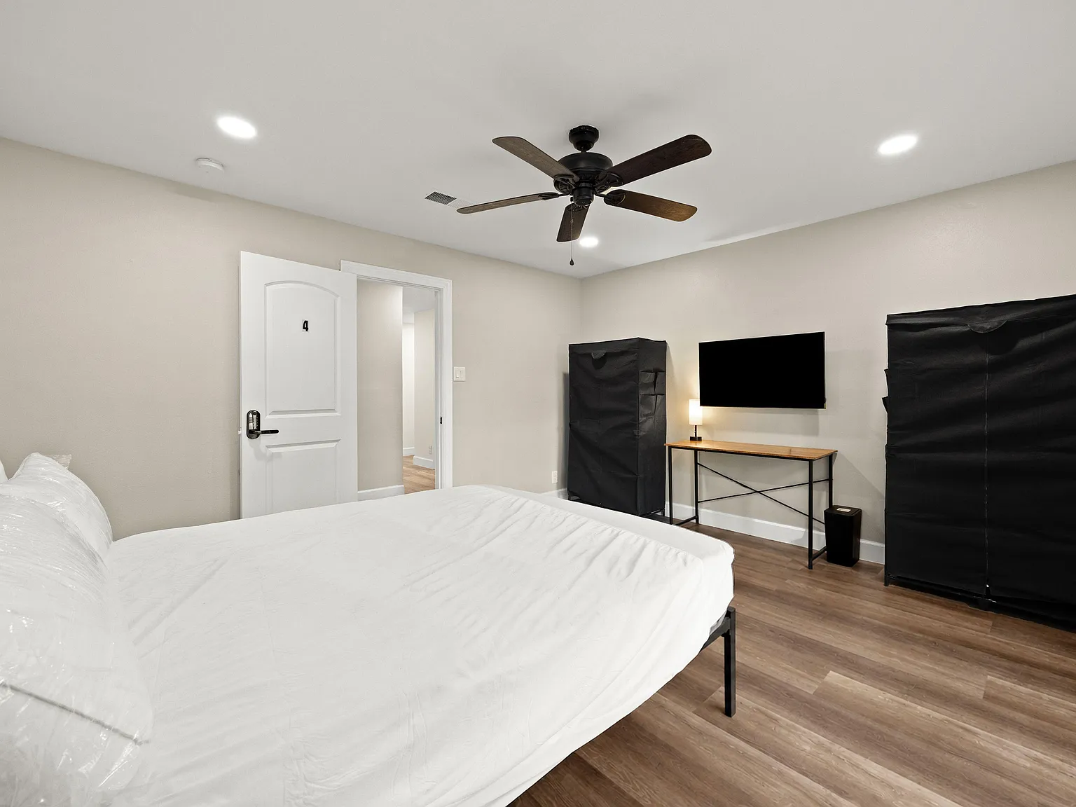 4 bed, 3.5 bath, 3100 sqft, $888 — Photo 2