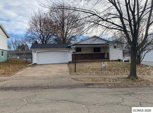 2028 Saint John Dr, Dubuque, IA 52002