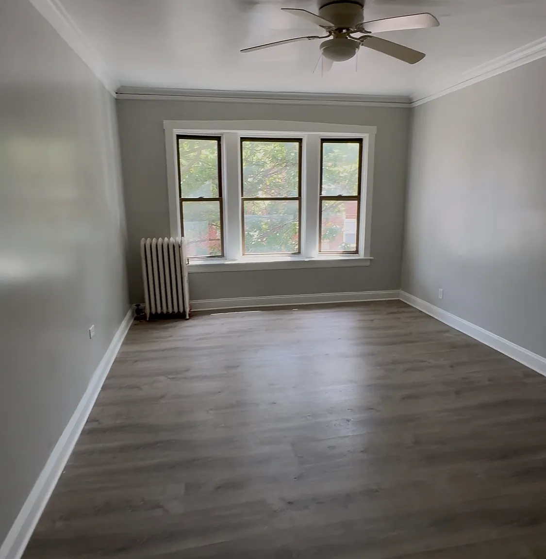 3 bed, 1200 sqft, $1,300 — Photo 1