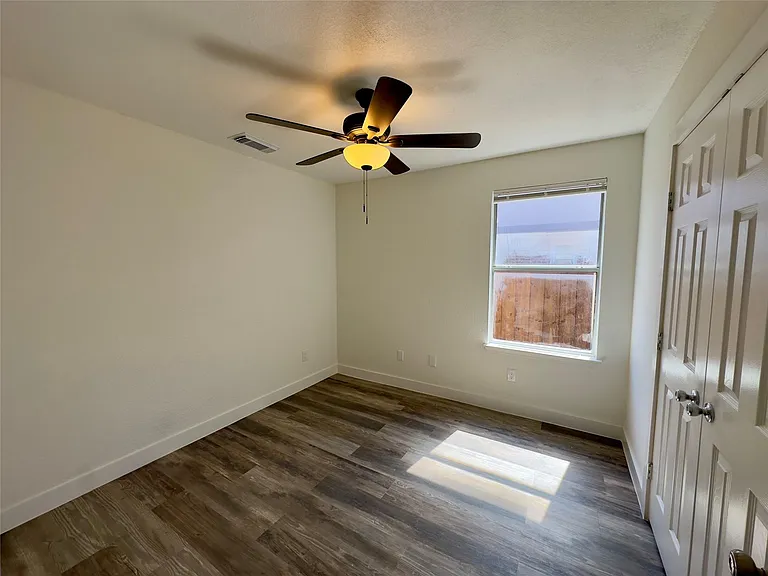 757 Eagle Dr — Photo 17