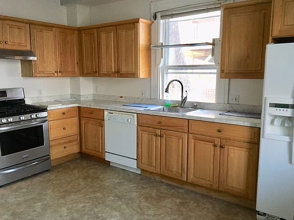 Kitchen & Dining