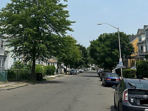 4th image of 197 No Maple Ave