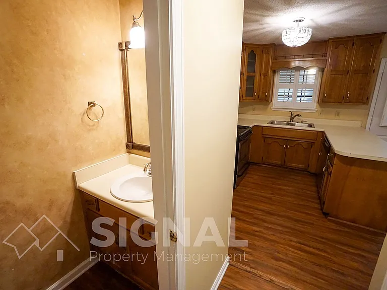 352 Jamestown Manor Dr — Photo 7
