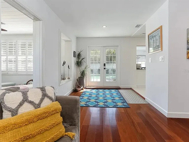 4014 W Palmira Ave — Photo 9