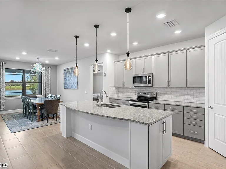 19564 Utopia Ln — Photo 3