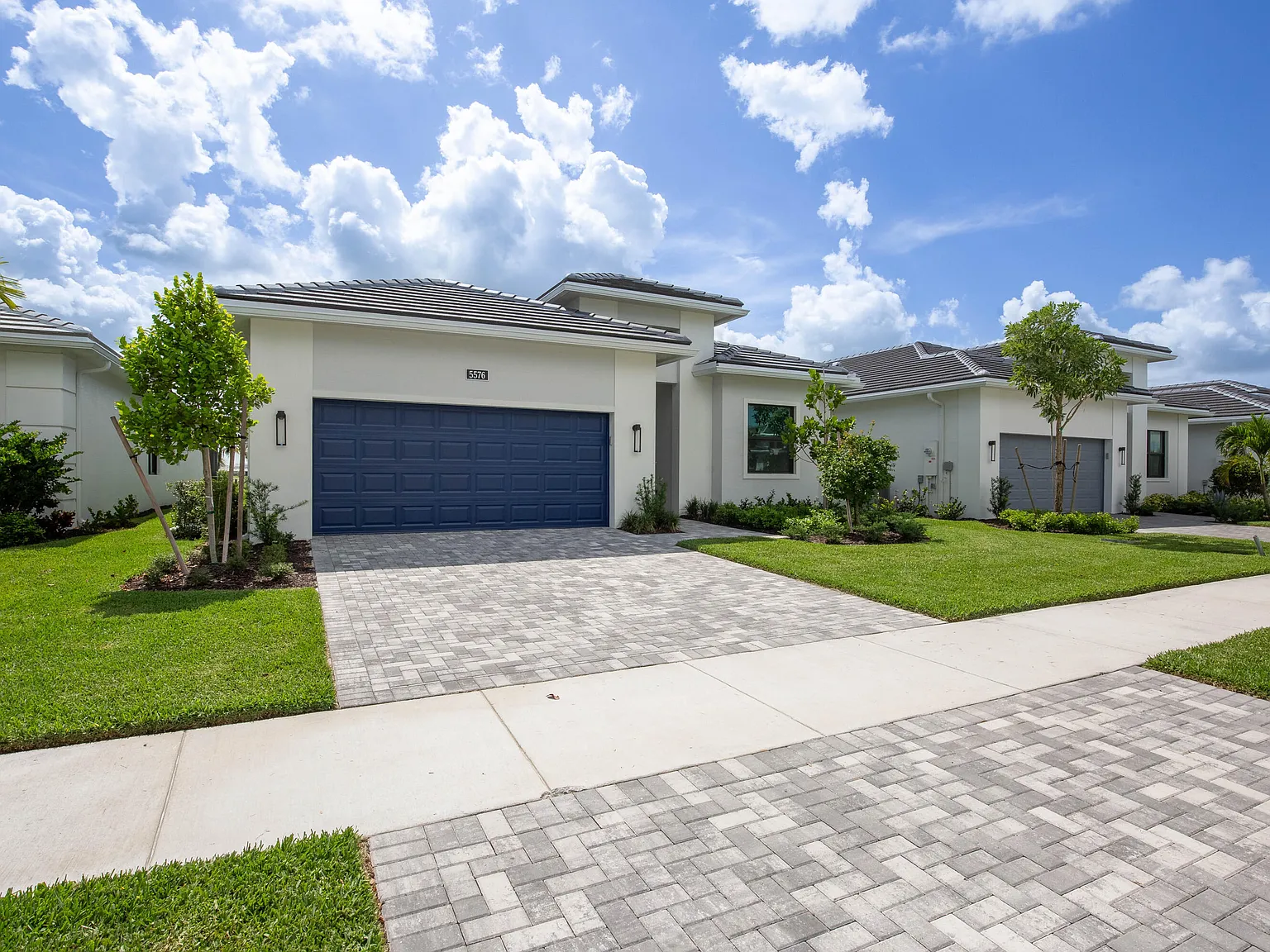 3 bed, 3.0 bath, 2200 sqft, $4,250 — Photo 2