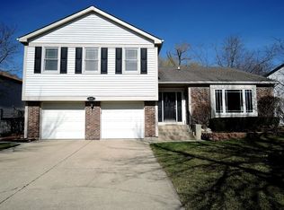 2327 Richmond Dr, Wheaton, IL 60189