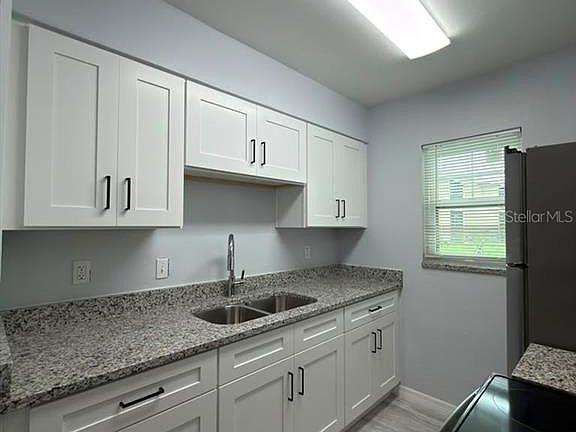 5th image of 843 SKY LAKE CIRCLE #B
