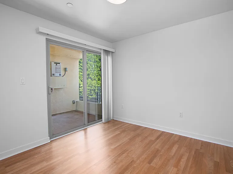 13429 Vanowen St #104 — Photo 9