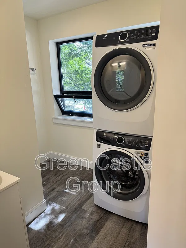 3 bed, 1.0 bath, $2,880 — Photo 4