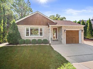 7424 N Santa Monica BOULEVARD, Fox Point, WI 53217