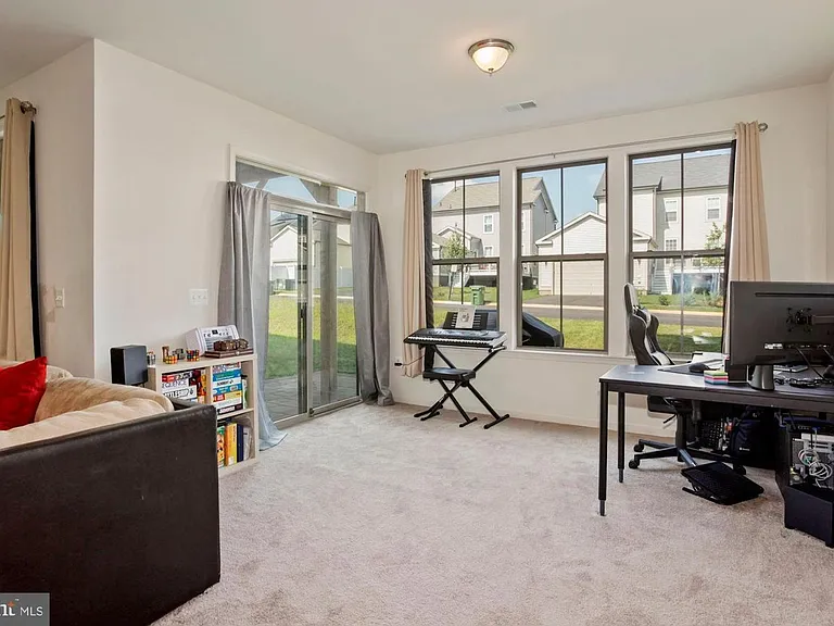 944 Basswood Dr — Photo 25