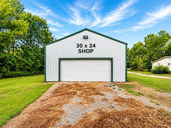 3rd image of 1503 Beaver Rd