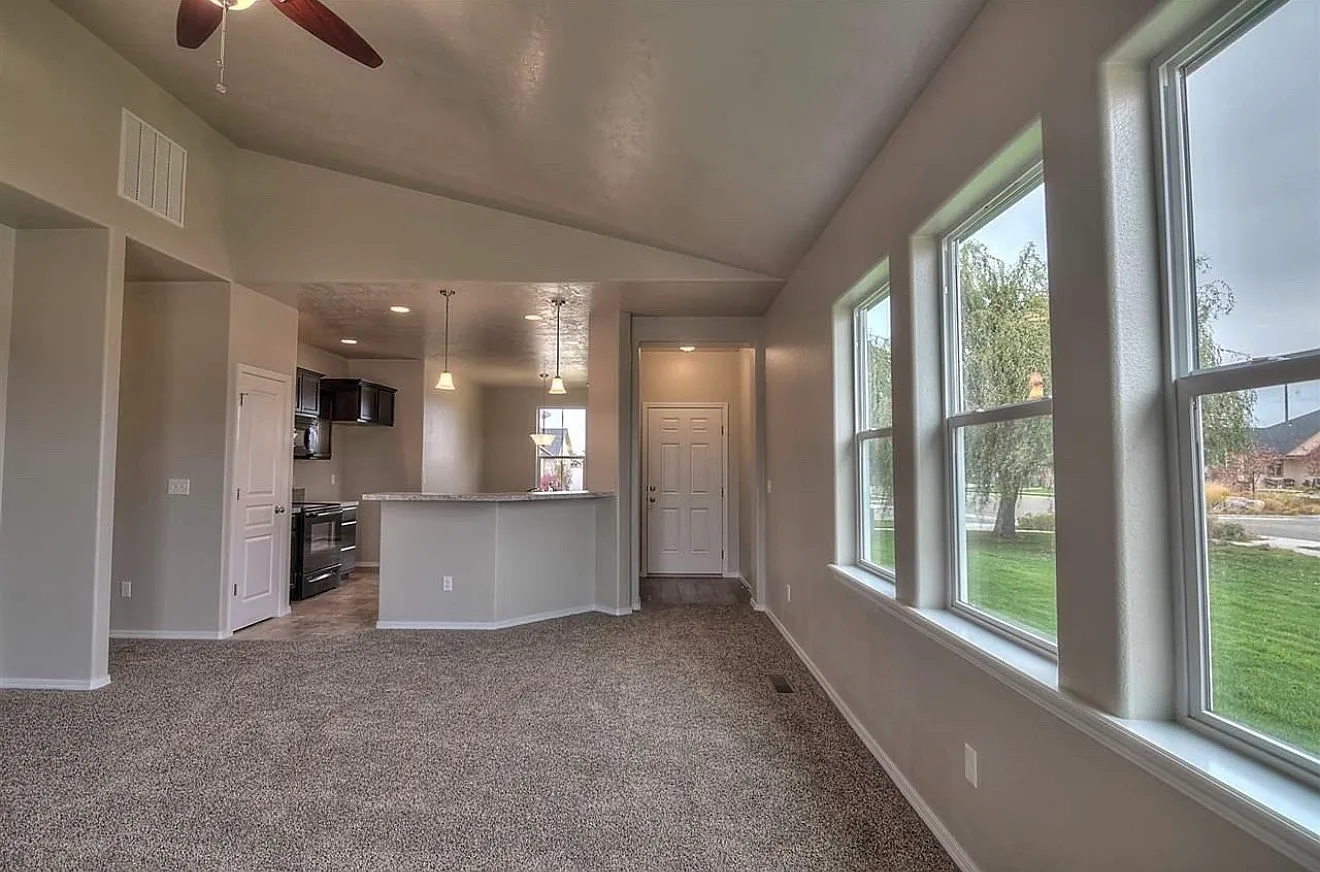 3 bed, 1445 sqft, $2,000 — Photo 3