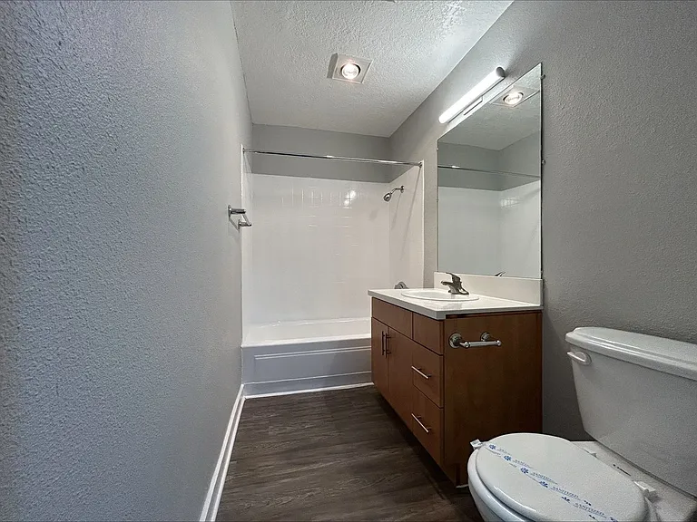 The Circle Apartments at Long Beach — Photo 71