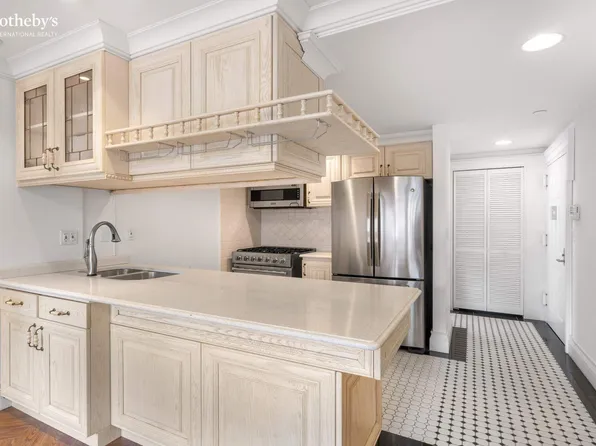 160 East 23rd Street image 4 of 9