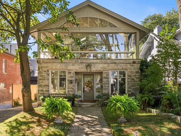 4 Neville Park Blvd, Toronto, ON M4E 3P6