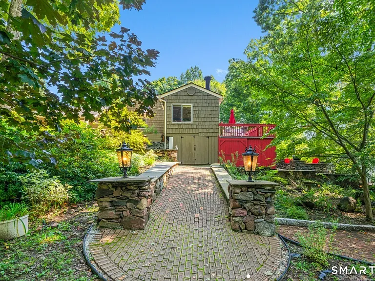 92 Kenmore Rd — Photo 29