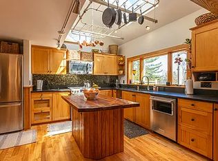 112 High St, Hope, ME 04847