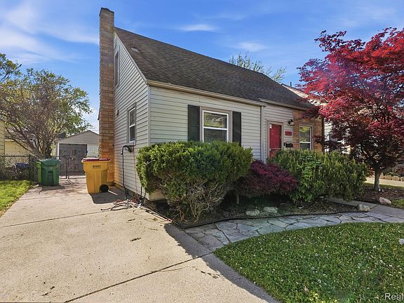 2nd image of 22413 Cushing Ave