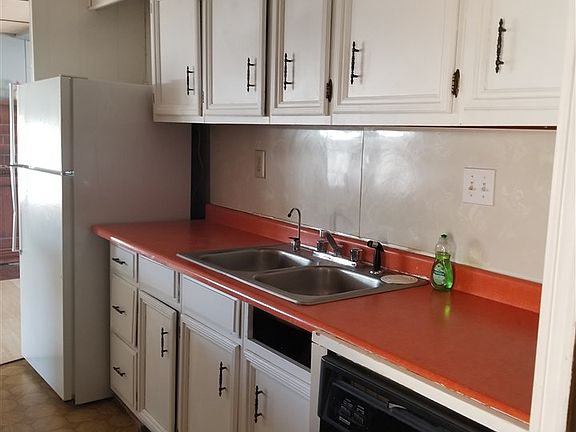 2nd image of 556 1/2 Eastwood Dr