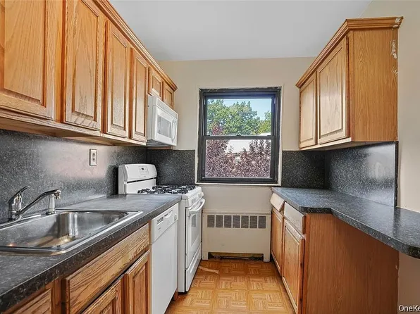 90-55 Shore Pkwy #68, Howard Beach, NY 11414