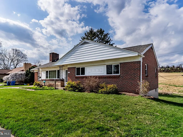 213 Sunset Dr — Photo 23