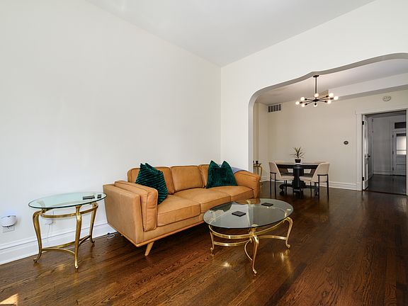 2nd image of 2703 N Sacramento Ave #2