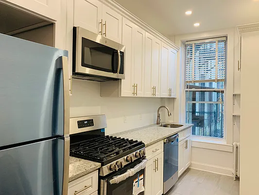 Rented by Realty Collective | media 11