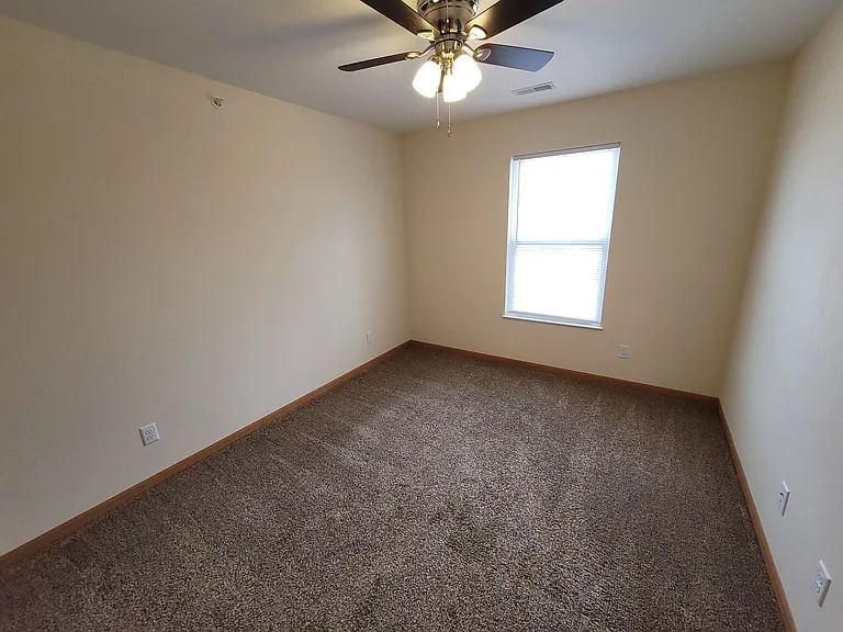 1 Hundred West Apartments — Photo 16