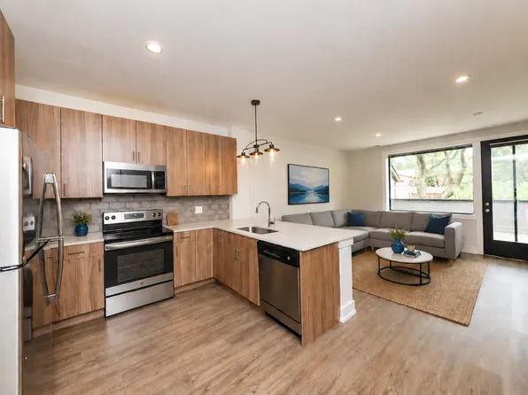 2109 S Halsted LLC