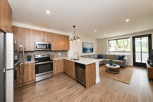 2109 S Halsted LLC Photo 1 2109 S Halsted LLC Photo 1