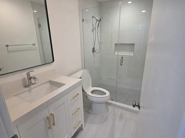 Bathroom (upgraded)