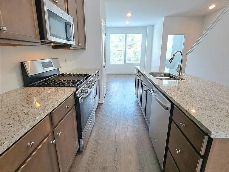 1939 Robin Hill Ln — Photo 11